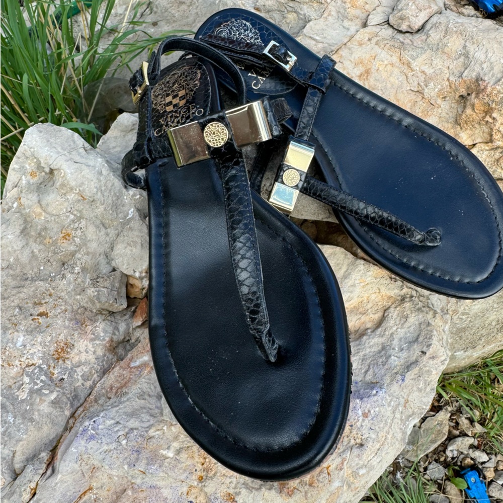 🖤 Vince Camito Black Leather Thong Sandals 🖤